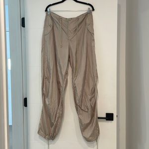 Motel Women’s Lightweight Gold Jogger Pants Size Small NWT